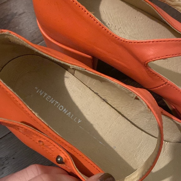 Intentionally Blank Coral Mary Jane - Picture 3 of 6